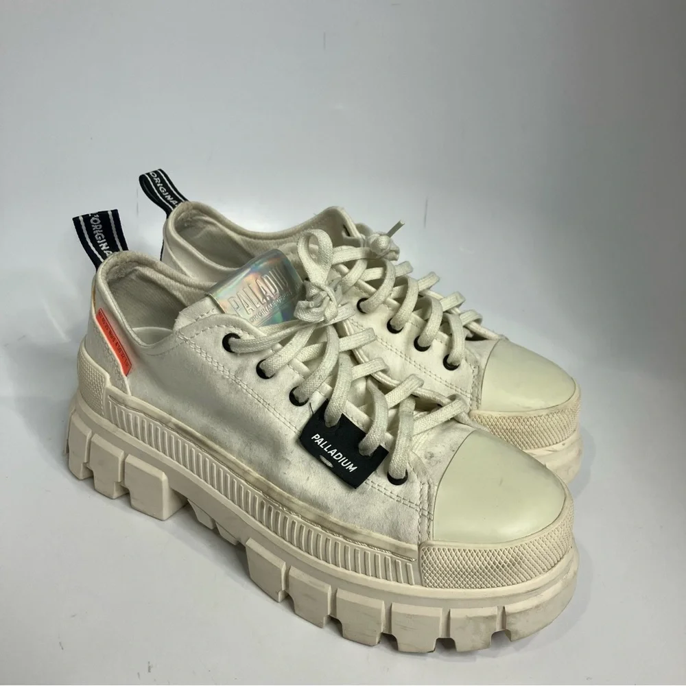 Palladium white revolt low textile sneakers lug sole women’s size 8‎ chunky Y2K